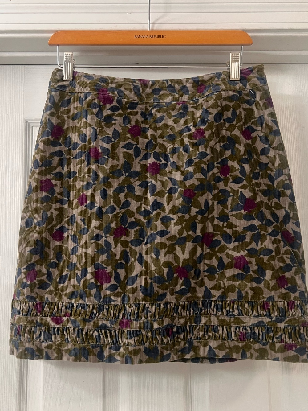 Boden Olive Floral A-Line corduroy Skirt with Purple Accents Sz 8